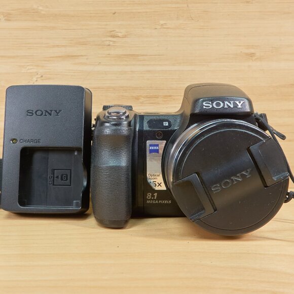 Sony Cybershot DSC-H7 8.1MP Digital Camera, 15x Optical Zoom, Made in Japan - Picture 2 of 8